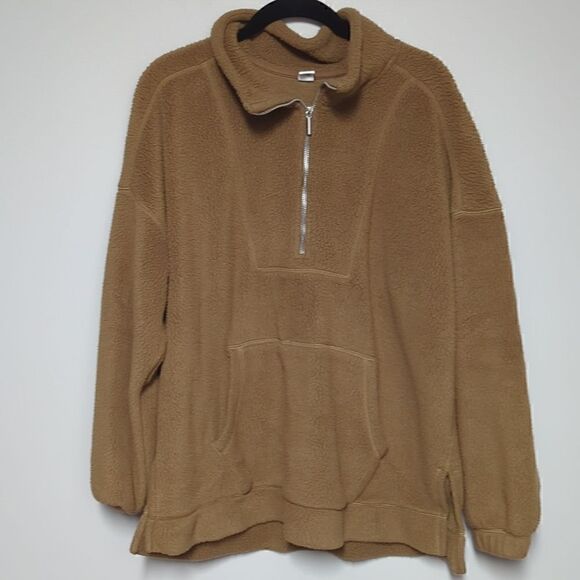 Old Navy Tops - Old Navy Camel Fleece Teddy pullover